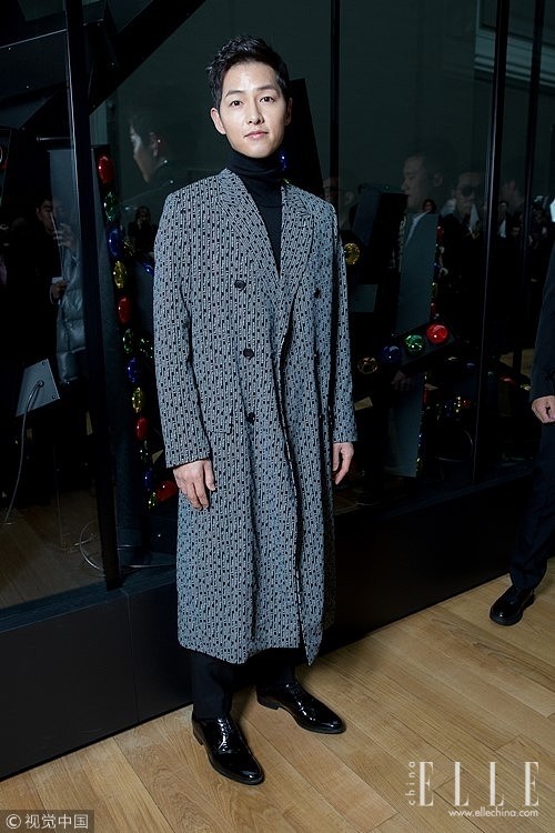 钟楚曦在胡一天身边,钟楚曦抱胡一天