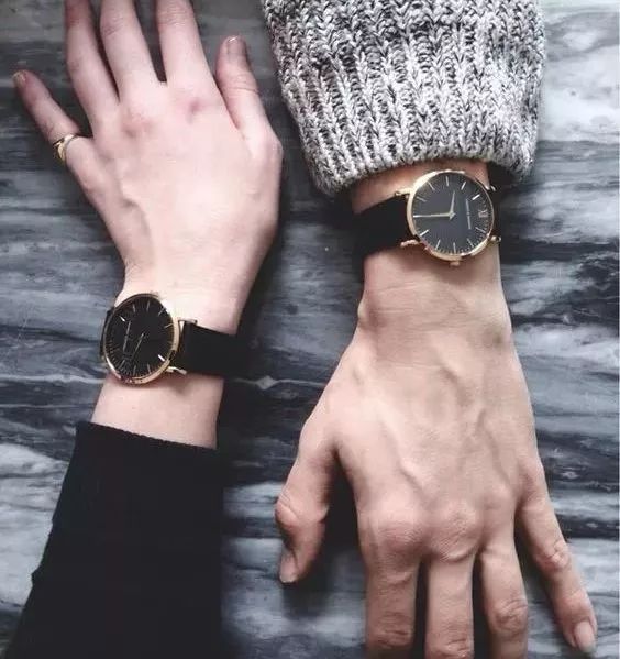 手表该怎么搭配金属表带好看 (手表要这样戴才够潮)