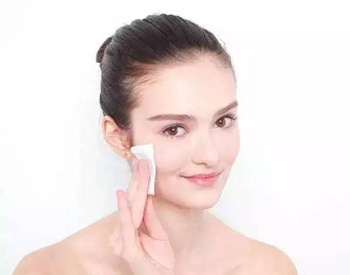 毛孔粗大不要怕学会这招轻松解决,毛孔粗大怎么办教你一招根除