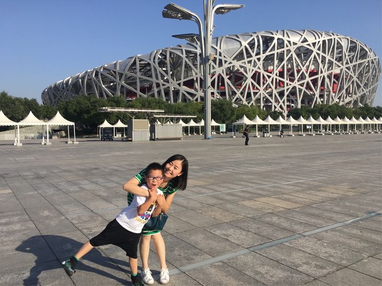 和小屁孩们一起出去玩的视频,和小屁孩玩的一天