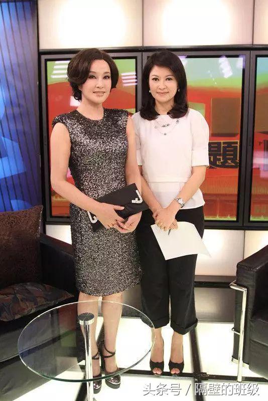 刘晓庆羽绒服穿搭,刘晓庆黑色羽绒服