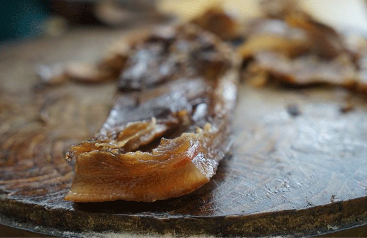 把腊肉烧得滋滋冒油,腊肉在锅里煮闻不到腊肉的味道