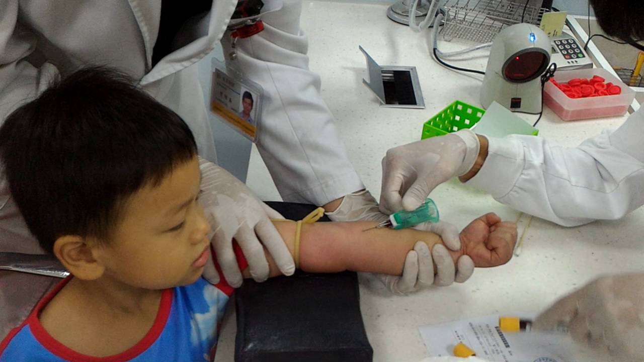 手指采完血针眼鼓包,采完血气胳膊为什么很酸