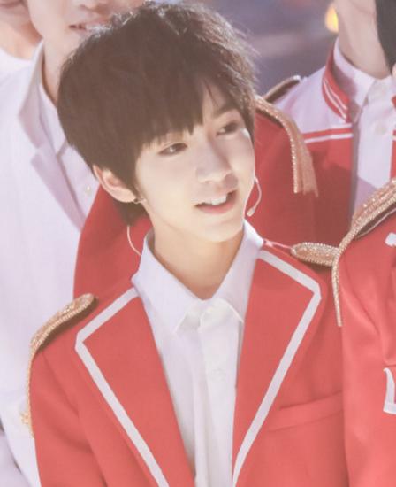 tf家族兄弟们对贺峻霖的宠爱,tf家族贺峻霖几代