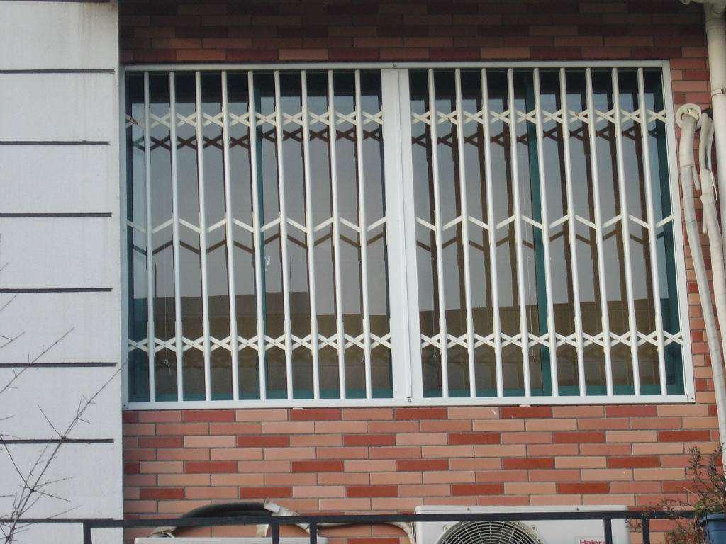 大扫除纱窗清洁必备,家政如何快速清洗防盗窗