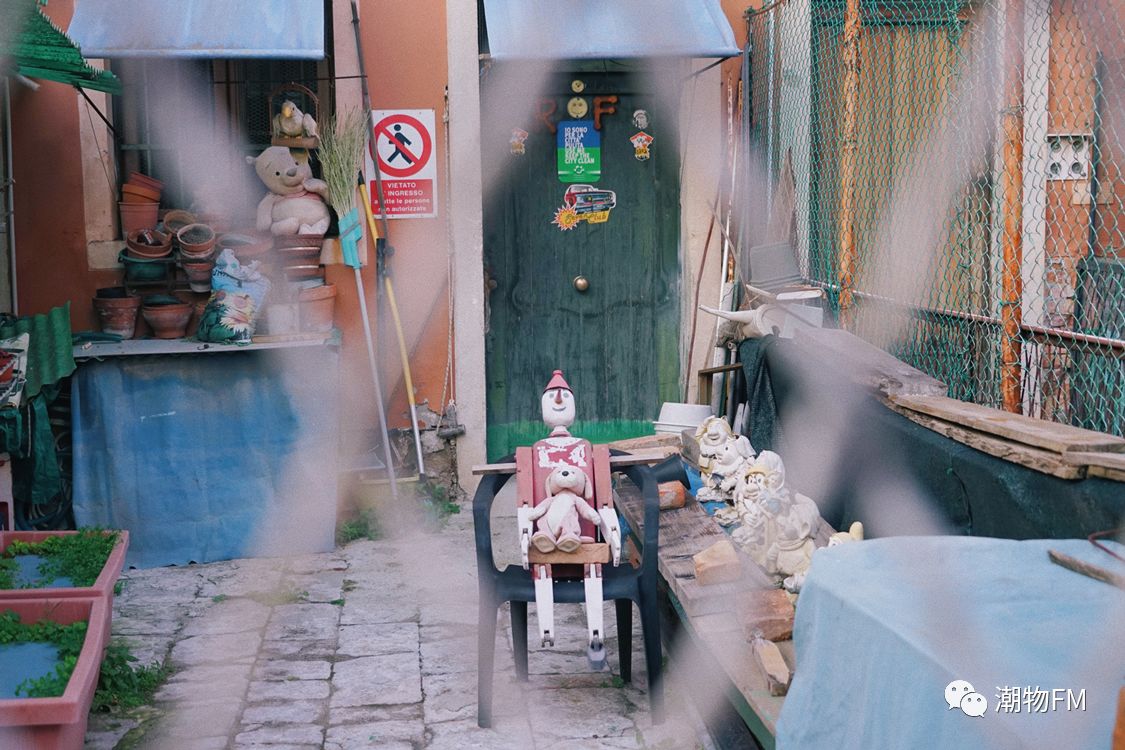 穿supreme的人有多少,穿着supreme闯天下