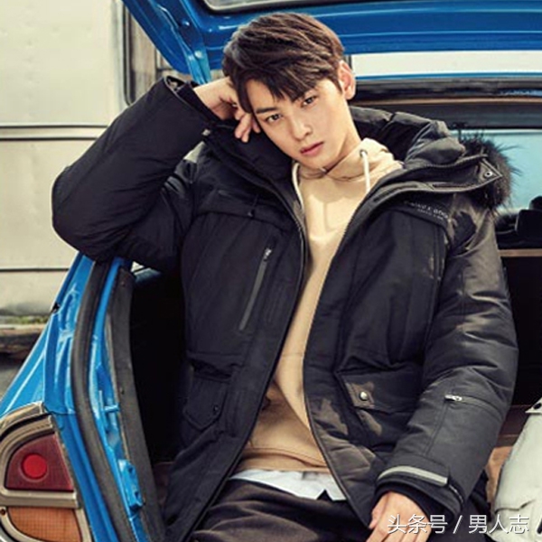 羽绒服推荐男潮牌,年轻人20岁帅气羽绒服男款爆款