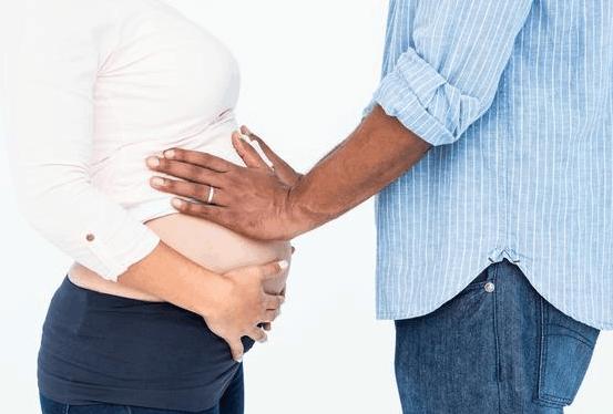 刚怀孕有褐色分泌物伴有肚子疼,刚发现怀孕吃凉皮肚子疼见红了