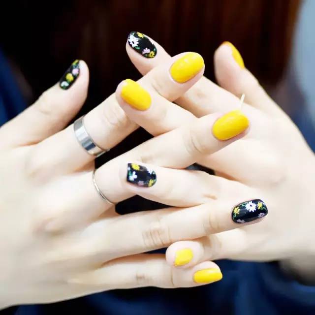 美甲教程初学涂甲油胶手法练习,做甲油胶美甲正确步骤图