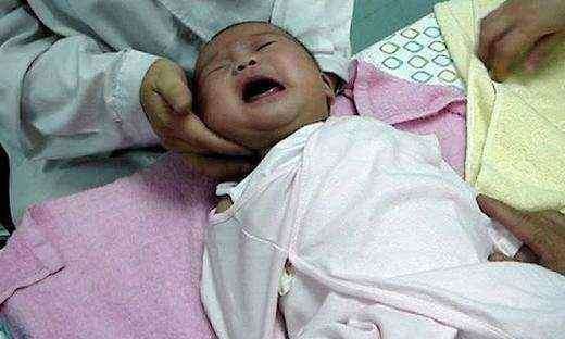 七个月的宝宝歪脖怎样纠正,四个月发现宝宝歪脖怎么办