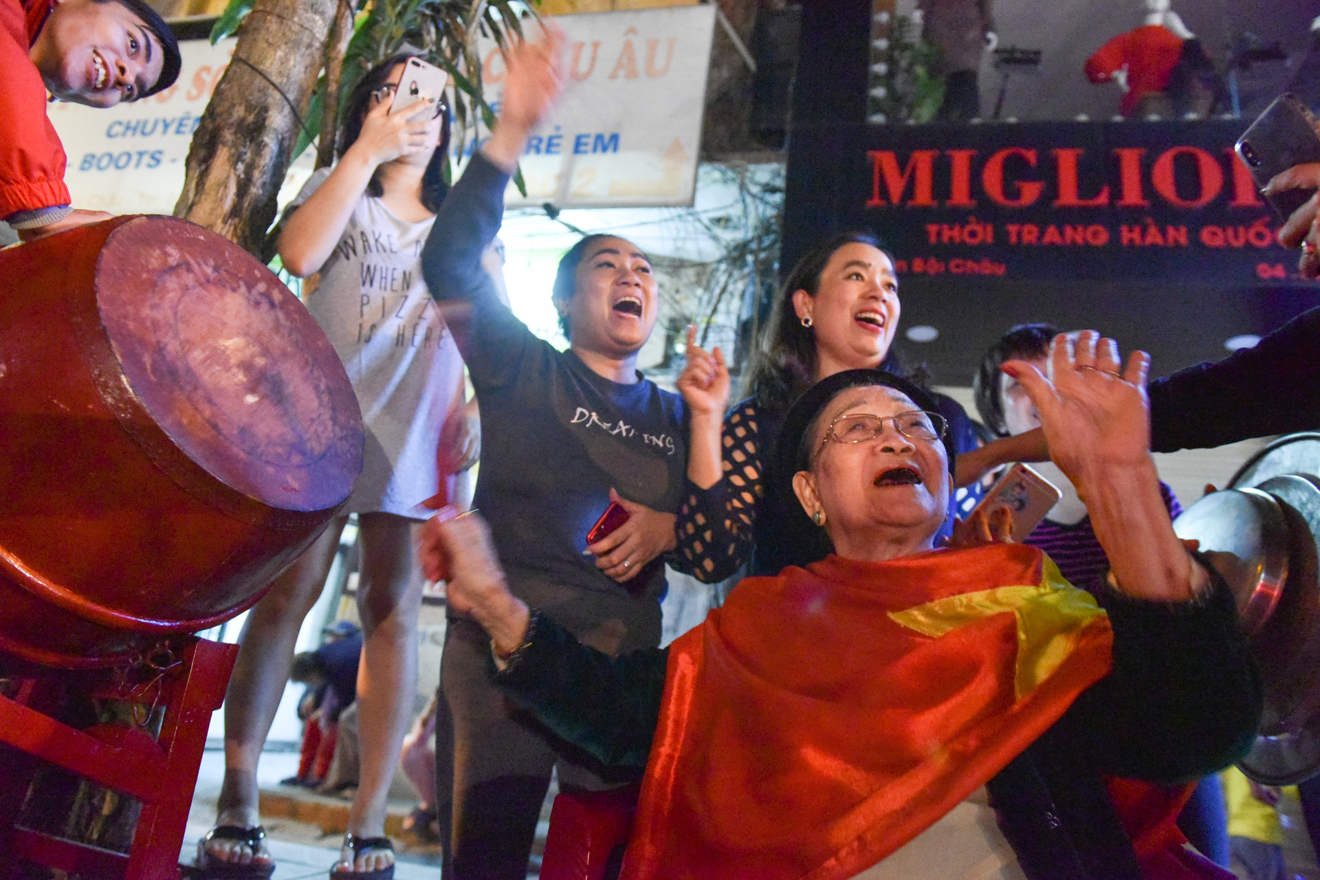 越南创造奇迹,越南欢庆男足夺冠视频