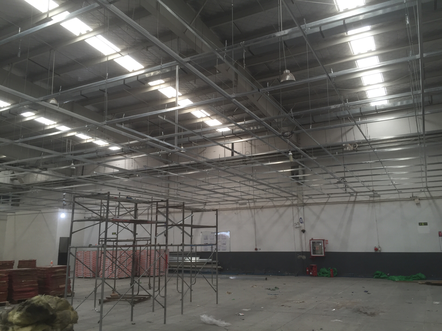 轻钢龙骨吊顶200平多久能吊好,一平米的轻钢龙骨吊顶要多少配件