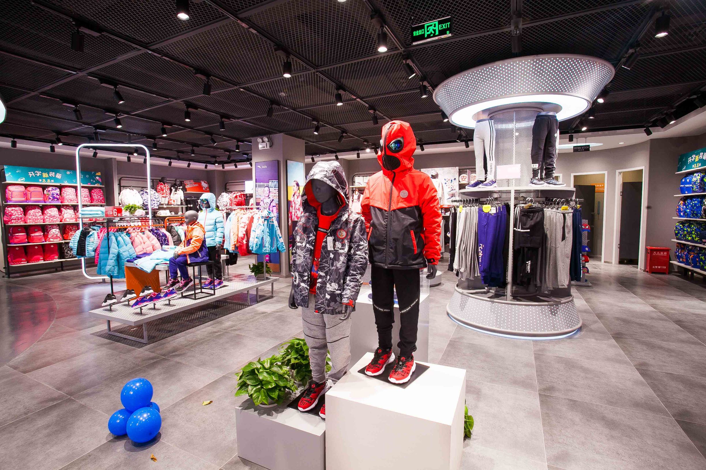 安踏成都儿童专卖店,安踏儿童实体店最新款