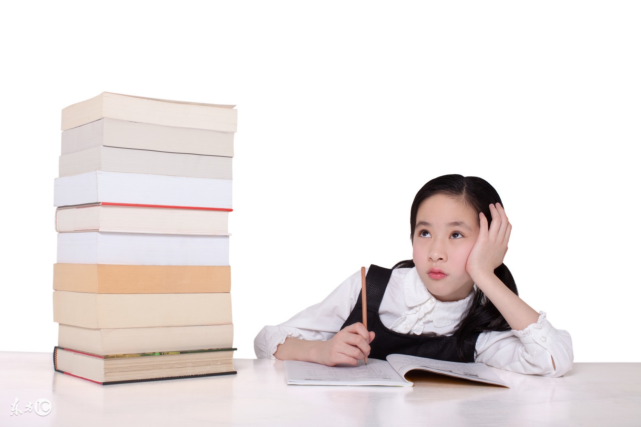 家长辅导孩子作业手骨折,爸爸辅导儿子作业胳膊骨折