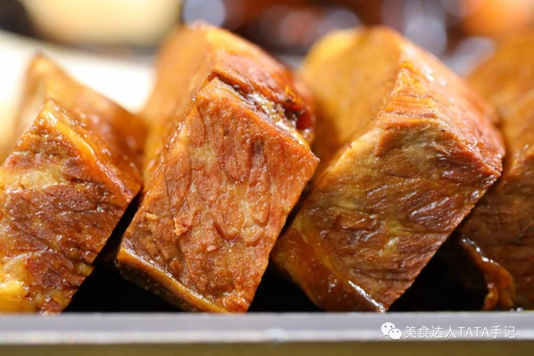 一不留神就掉进坑里,一不留神就会掉进一个大坑