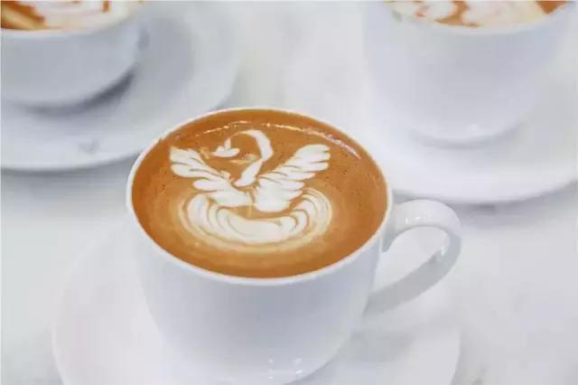 用一次性杯子喝咖啡喝出痰,用一次性杯子喝咖啡