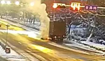 柴油油箱冻了怎么快速解冻,火烤油箱解冻视频大全