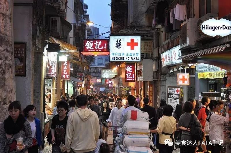 一不留神就掉进坑里,一不留神就会掉进一个大坑