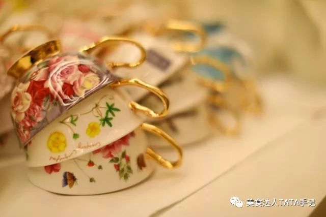 一不留神就掉进坑里,一不留神就会掉进一个大坑