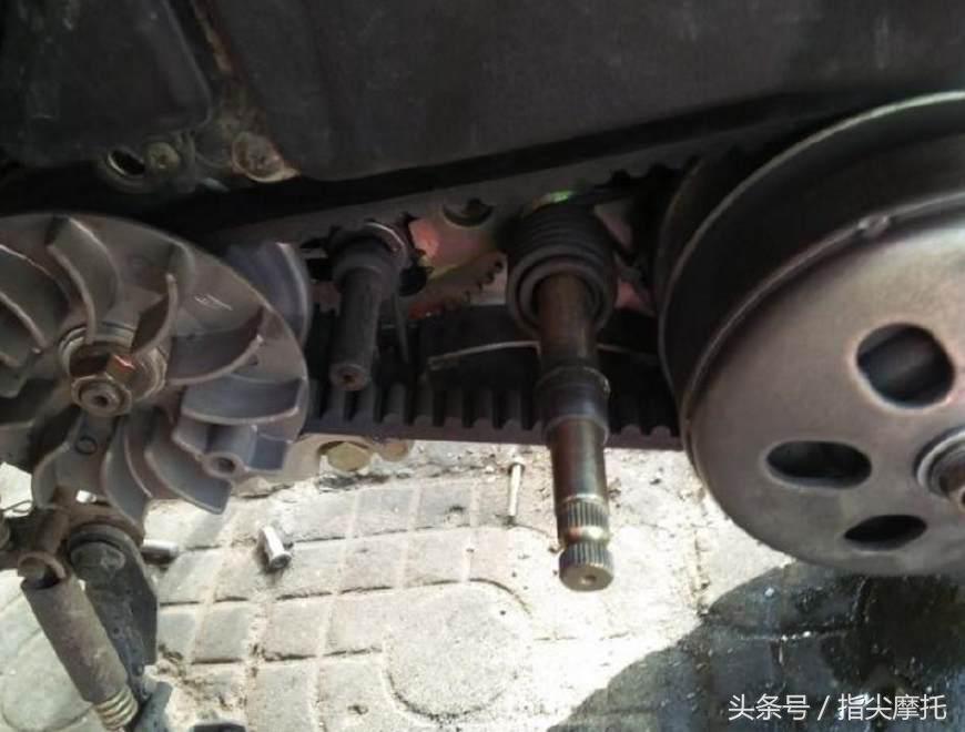 踏板车尾牙漏油影响大吗,踏板车牙箱漏油有响声