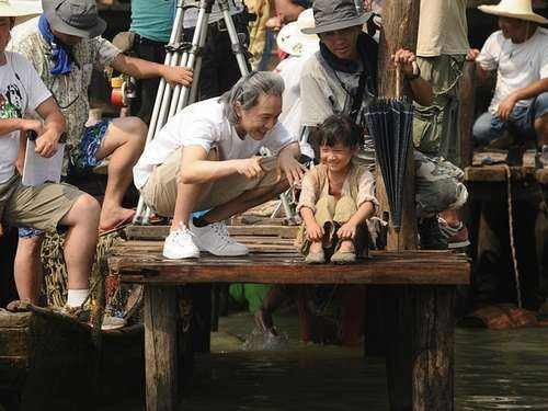 周星驰为啥头发全白了,周星驰头发为什么会白了