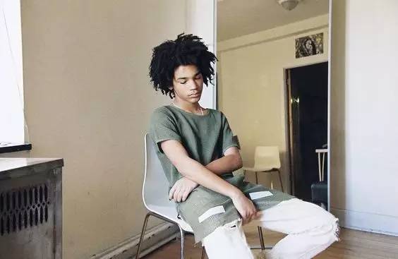 权志龙巴黎陈冠希,权志龙与朋友私下聚餐