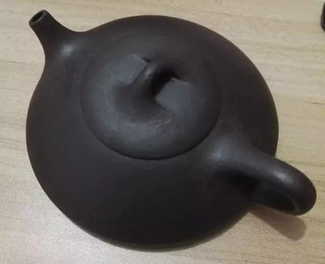 紫砂壶有土味怎么去除,紫砂壶里味道怎么去除