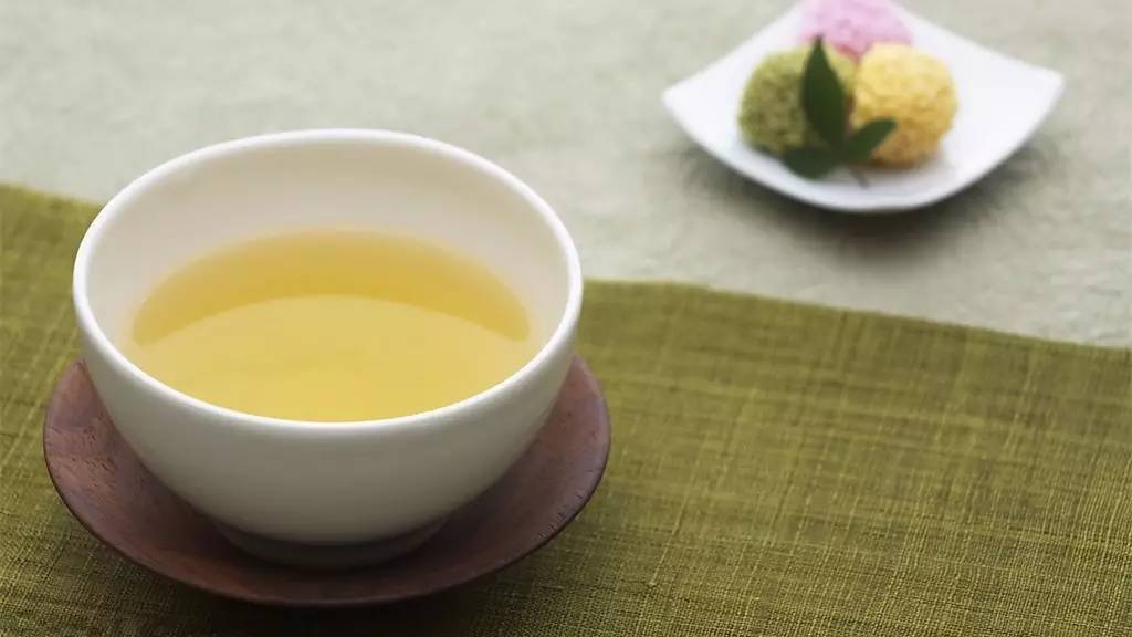 泡过的茶叶有什么妙用和功效,泡过的茶叶有什么功效和作用