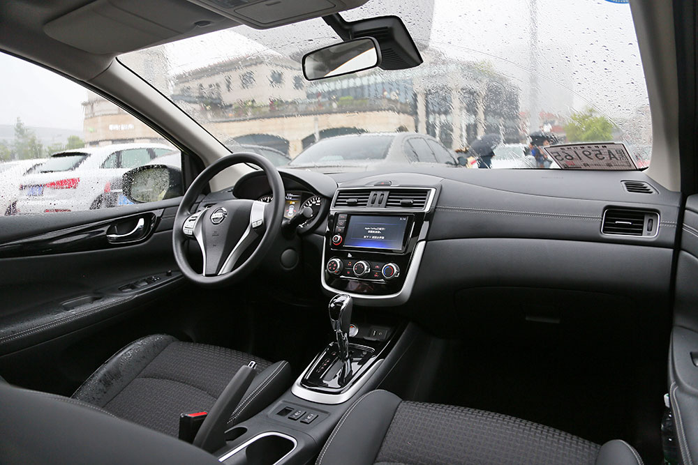 大飙车日产骐达试驾视频,东风日产骐达试车