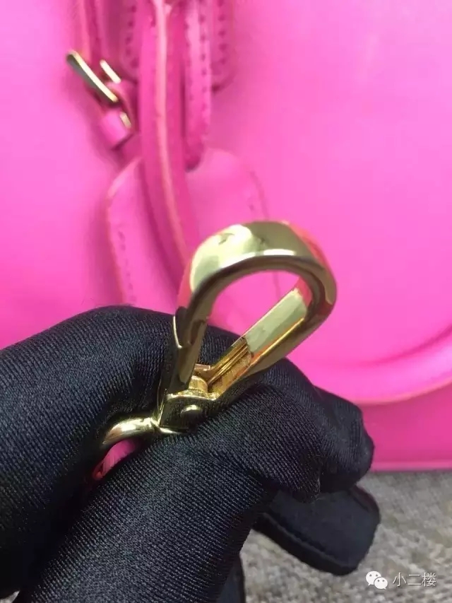 真假prada三角包,prada草编包辨真假