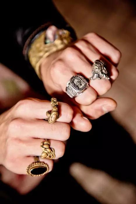 低调又奢华,那些耀于指尖上的时尚魔戒|MAGIC