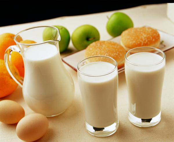 新生儿嘴巴长牙齿,刚出生的宝宝嘴里长马牙怎么办