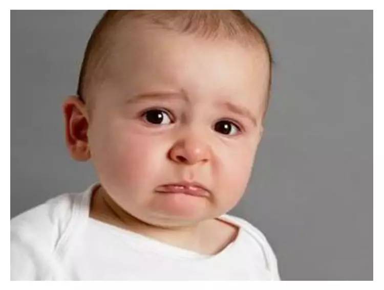 宝宝肚脐发红发臭怎么回事,宝宝肚脐发红有异味是怎么回事