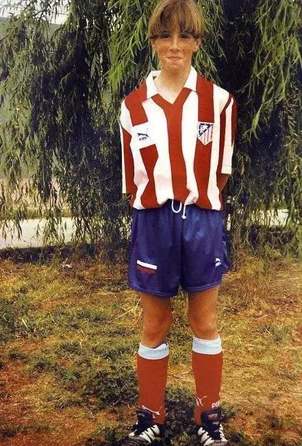 足坛巨星照片,足坛帅哥年轻的容颜