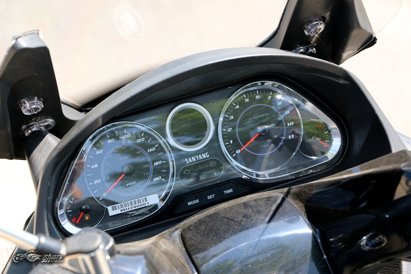 三阳踏板400max最新款,三阳maxsym400与宝马400踏板对比