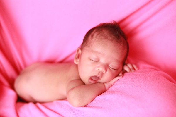 睡平头圆头,新生儿要睡圆头吗