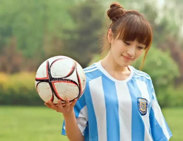 足球毕业季视频,毕业季不说再见字体