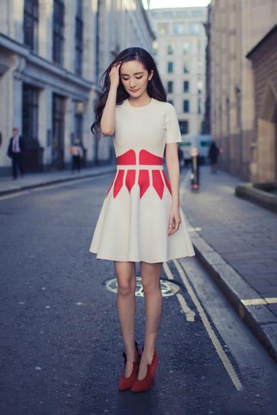 杨幂连衣裙怎么搭配,杨幂连衣裙搭配