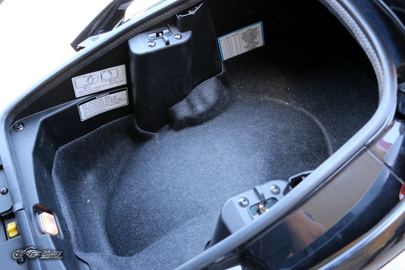 三阳踏板400max最新款,三阳maxsym400与宝马400踏板对比