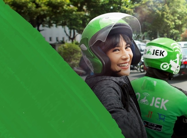 头条诉百度不正当竞争；腾讯携苏宁京东融创入股万达商业；iPhoneX产量目标下调致苹果市值缩水|雷锋早报