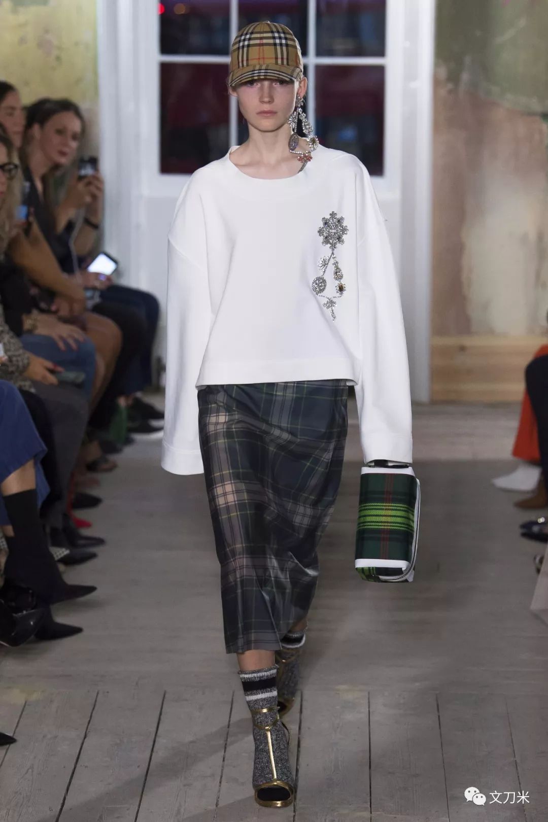 balenciaga鞋标,balenciaga的鞋都是刺绣吗