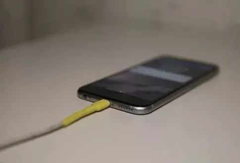 苹果原装数据线坏了在家怎么修复,生活小窍门数据线坏了怎么修复