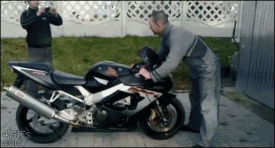 “我说想玩GTR,我妈说给你几万去买鞋吧”