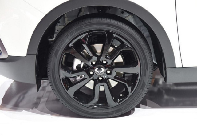 不容小觑的韩系新车，纯进口+全时四驱，卖12万让博越VV5难卖