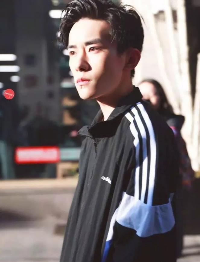 小编已沉迷于“养成系”了，TFboys吴磊刘昊然迪迪们露额头的照片