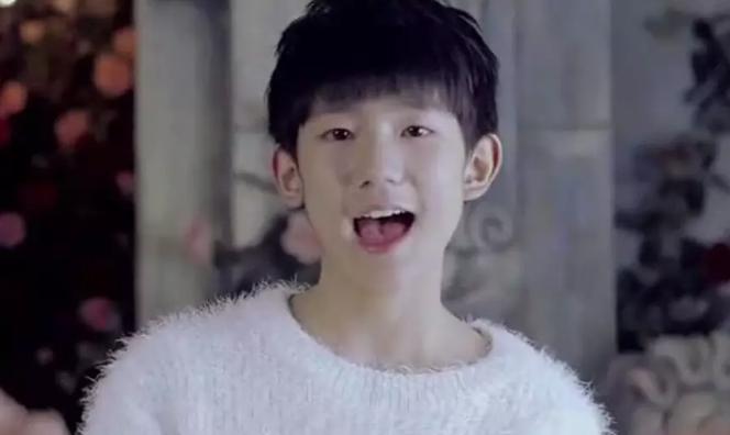 小编已沉迷于“养成系”了，TFboys吴磊刘昊然迪迪们露额头的照片