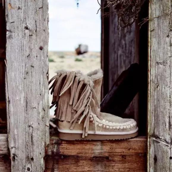 硬底不会塌的雪地靴推荐,今年流行的雪地靴测评推荐