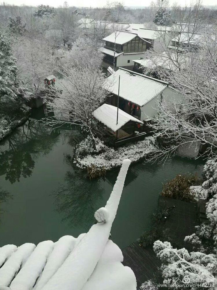 天池长白山雪岭,雨天天池山