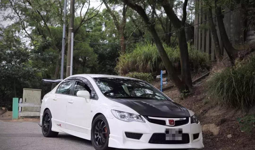 假轮毂和真轮毂对比,正品轮毂和国产轮毂