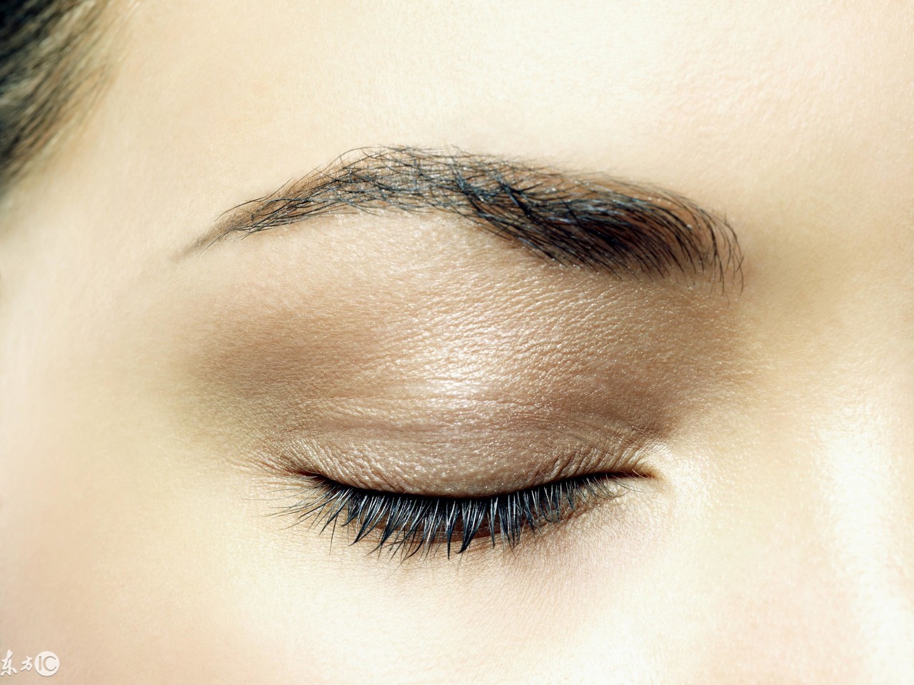 眉毛淡怎么变浓方法,男人眉毛淡怎么变浓